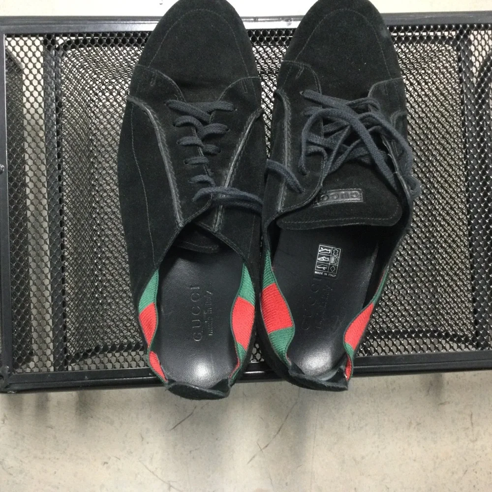 Gucci Black Suede Slip-On Loafers with Green and Red Heel Stripe